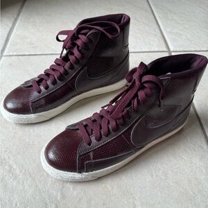 NWOT- Nike Women’s Blazer Mid Sneaker Bordeaux Snakeskin - Size 7